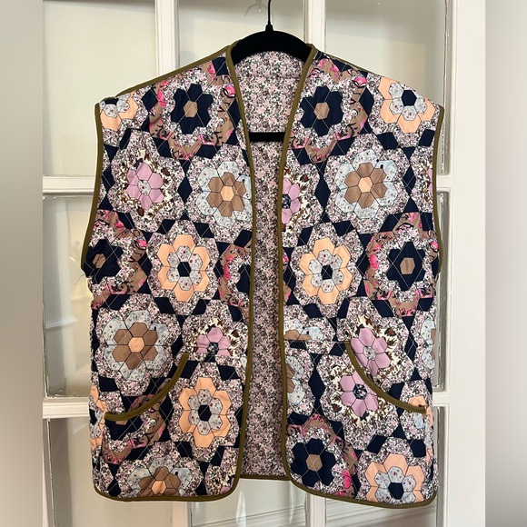 Quilted patchwork floral lightweight jacket convertible vest! - Picture 3 of 8